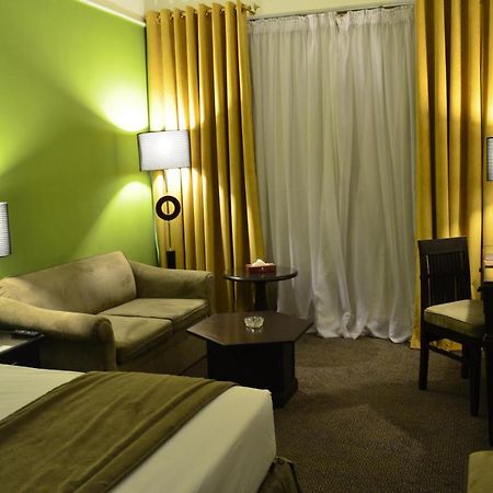 Smart Hotel Lahore Eksteriør billede