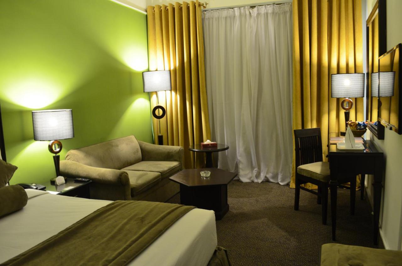 Smart Hotel Lahore Eksteriør billede