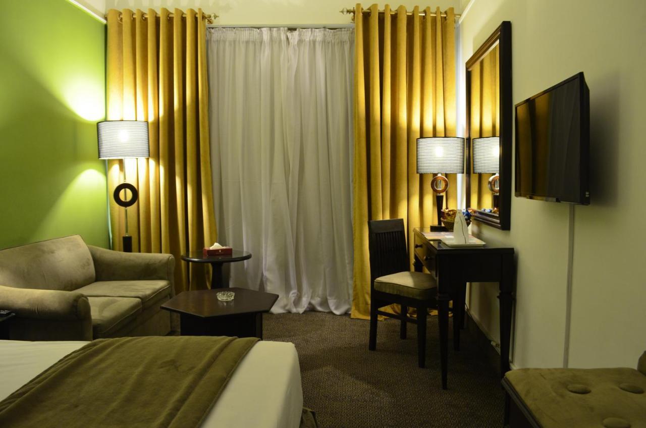 Smart Hotel Lahore Eksteriør billede