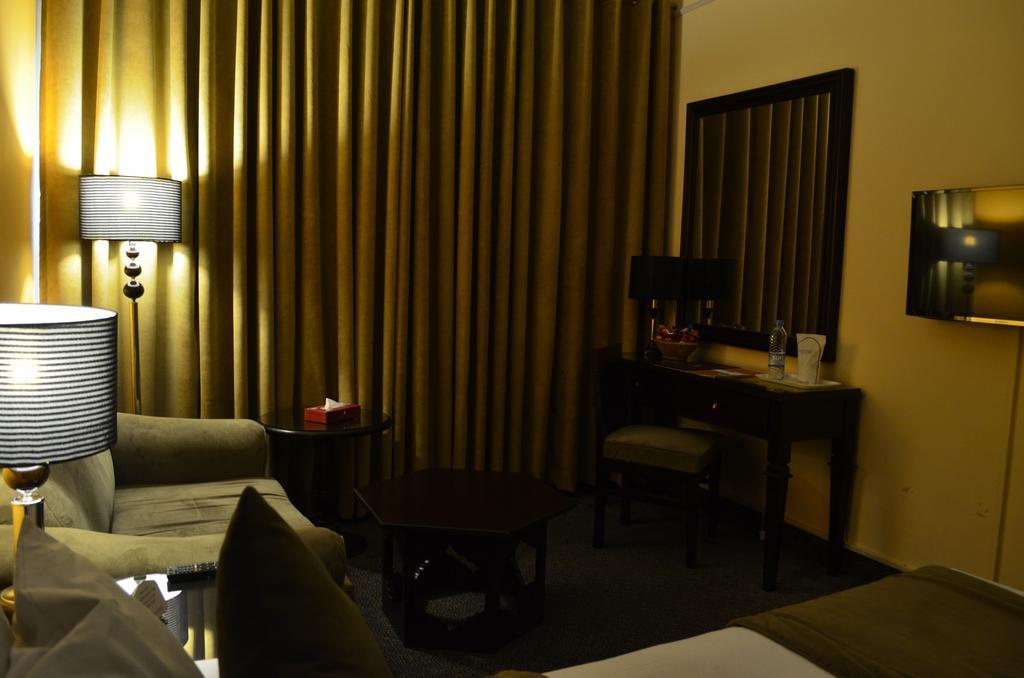 Smart Hotel Lahore Værelse billede