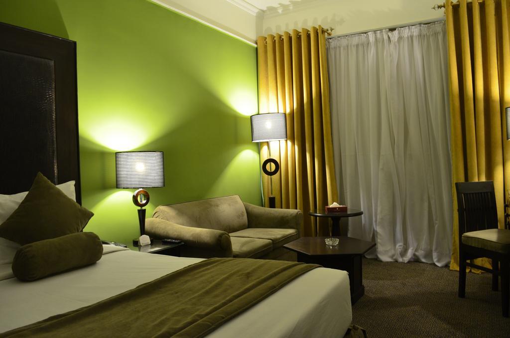 Smart Hotel Lahore Værelse billede