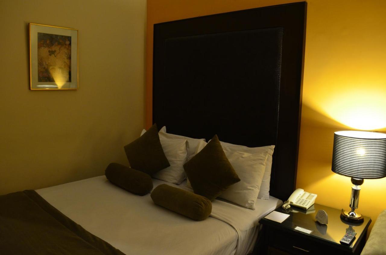 Smart Hotel Lahore Eksteriør billede