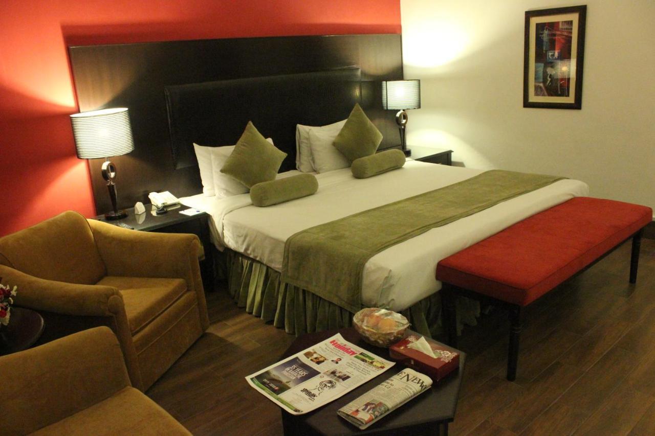 Smart Hotel Lahore Eksteriør billede
