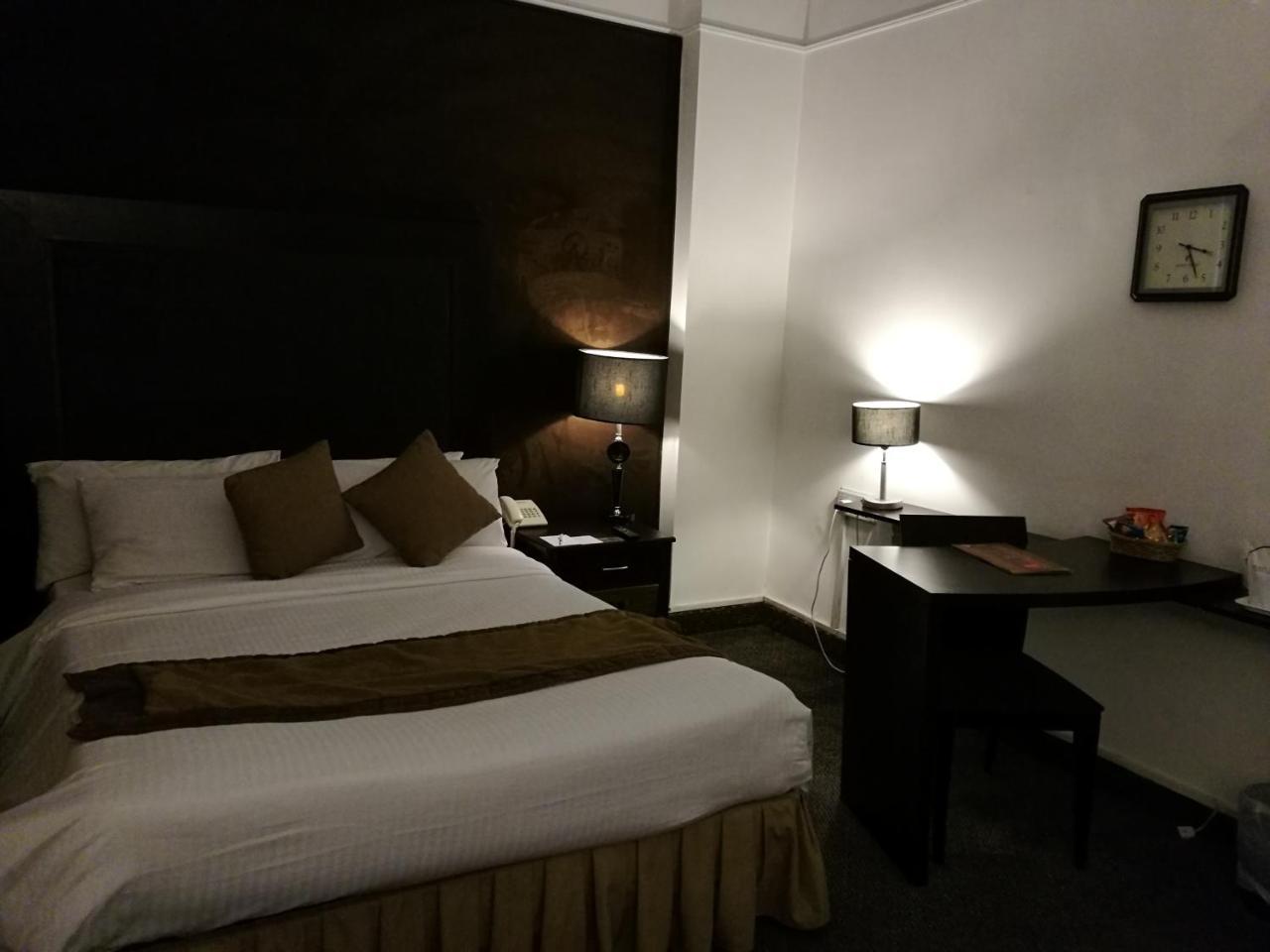 Smart Hotel Lahore Eksteriør billede